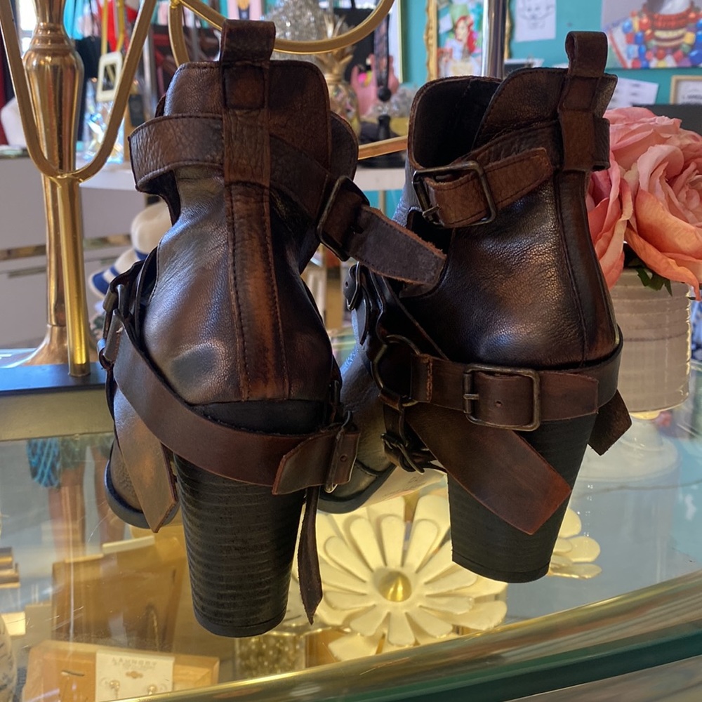 🌺NM Rag & Bone
Brown Buckle Style Boot - Picture 8 of 10
